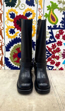 Carica l'immagine nel visualizzatore di Gallery, Stivale alto in pelle nera
