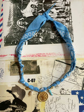 Carica l&#39;immagine nel visualizzatore di Gallery, COLLANA BANDANA - AZZURRE (C)
