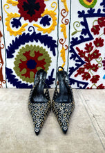 Carica l'immagine nel visualizzatore di Gallery, Slingback borchiata
