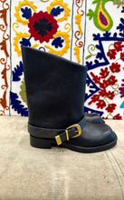 Carica l&#39;immagine nel visualizzatore di Gallery, Stivale in pelle nera
