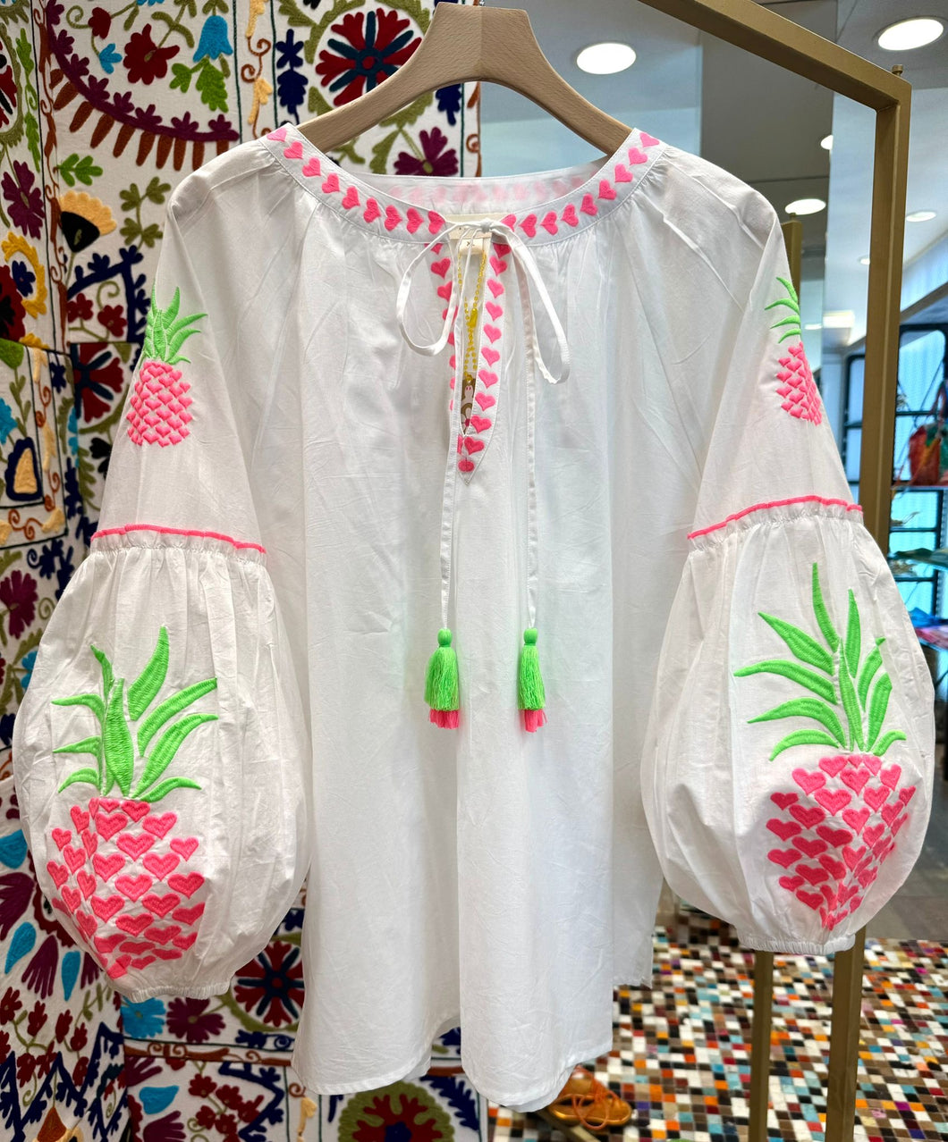 Camicia con ricamo ananas