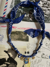 Carica l&#39;immagine nel visualizzatore di Gallery, COLLANA BANDANA - BLUETTE (D)
