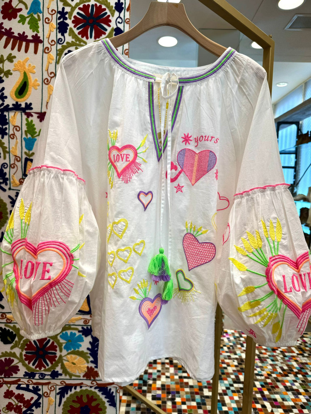 Camicia con ricamo love
