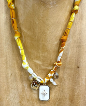Carica l&#39;immagine nel visualizzatore di Gallery, COLLANA BANDANA - TIE DYE GIALLO (A)
