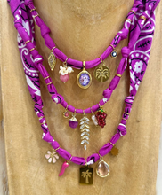 Carica l&#39;immagine nel visualizzatore di Gallery, COLLANA BANDANA - VIOLA (C)
