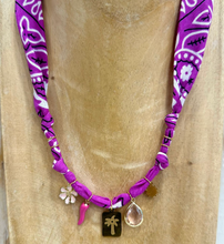 Carica l&#39;immagine nel visualizzatore di Gallery, COLLANA BANDANA - VIOLA (C)
