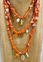 Carica l&#39;immagine nel visualizzatore di Gallery, COLLANA BANDANA - ARANCIO (D)

