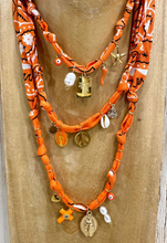Carica l&#39;immagine nel visualizzatore di Gallery, COLLANA BANDANA - ARANCIO (D)
