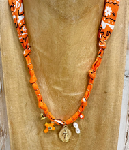 Carica l&#39;immagine nel visualizzatore di Gallery, COLLANA BANDANA - ARANCIO (D)
