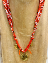 Carica l&#39;immagine nel visualizzatore di Gallery, COLLANA BANDANA - ARANCIO SCURO (F)

