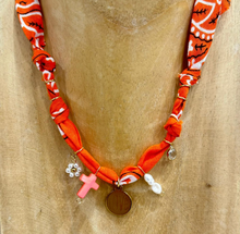 Carica l&#39;immagine nel visualizzatore di Gallery, COLLANA BANDANA - ARANCIO SCURO (F)
