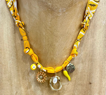 Carica l&#39;immagine nel visualizzatore di Gallery, COLLANA BANDANA - GIALLO SOLE (H)
