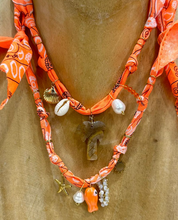 Carica l&#39;immagine nel visualizzatore di Gallery, COLLANA BANDANA - ARANCIO FLUO (I)
