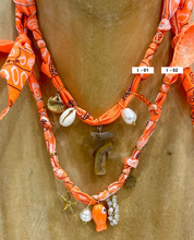Carica l&#39;immagine nel visualizzatore di Gallery, COLLANA BANDANA - ARANCIO FLUO (I)
