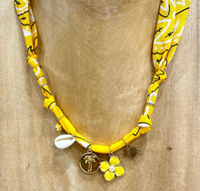 Carica l&#39;immagine nel visualizzatore di Gallery, COLLANA BANDANA - GIALLO (J)
