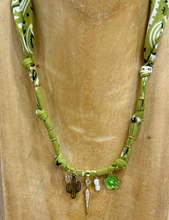 Carica l'immagine nel visualizzatore di Gallery, COLLANA BANDANA - MIX VARI COLORI (K)
