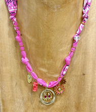 Carica l'immagine nel visualizzatore di Gallery, COLLANA BANDANA - MIX VARI COLORI (K)

