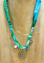Carica l'immagine nel visualizzatore di Gallery, COLLANA BANDANA - MIX VARI COLORI (K)
