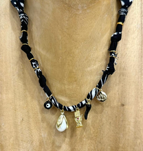 Carica l'immagine nel visualizzatore di Gallery, COLLANA BANDANA - NERO (L)
