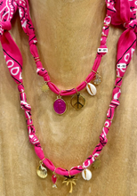Carica l&#39;immagine nel visualizzatore di Gallery, COLLANA BANDANA - FUXIA (M)
