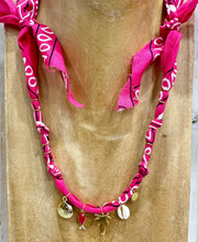 Carica l&#39;immagine nel visualizzatore di Gallery, COLLANA BANDANA - FUXIA (M)
