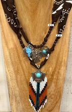 Carica l&#39;immagine nel visualizzatore di Gallery, COLLANA BANDANA - MARRONE (M)
