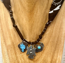 Carica l&#39;immagine nel visualizzatore di Gallery, COLLANA BANDANA - MARRONE (M)
