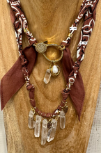 Carica l&#39;immagine nel visualizzatore di Gallery, COLLANA BANDANA - MARRONE CHIARO (N)
