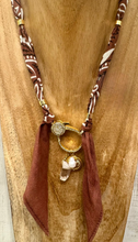 Carica l&#39;immagine nel visualizzatore di Gallery, COLLANA BANDANA - MARRONE CHIARO (N)
