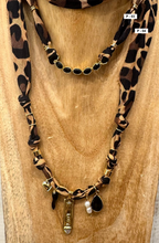 Carica l'immagine nel visualizzatore di Gallery, COLLANA BANDANA - CIONDOLI LEOPARDO (P)
