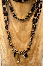 Carica l'immagine nel visualizzatore di Gallery, COLLANA BANDANA - CIONDOLI LEOPARDO (P)
