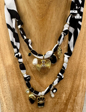Carica l'immagine nel visualizzatore di Gallery, COLLANA BANDANA - ZEBRA (S)
