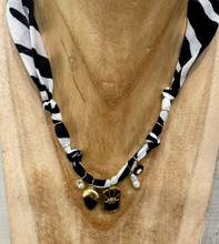 Carica l'immagine nel visualizzatore di Gallery, COLLANA BANDANA - ZEBRA (S)
