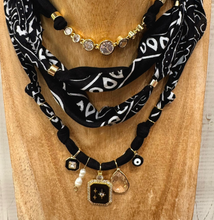 Carica l'immagine nel visualizzatore di Gallery, COLLANA BANDANA - NERO (T)
