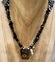 Carica l'immagine nel visualizzatore di Gallery, COLLANA BANDANA - NERO (T)
