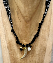 Carica l'immagine nel visualizzatore di Gallery, COLLANA BANDANA - NERO (T)
