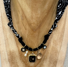 Carica l'immagine nel visualizzatore di Gallery, COLLANA BANDANA - NERO (T)
