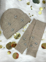 Carica l'immagine nel visualizzatore di Gallery, Set Berretto + Guanti con Applicazioni
