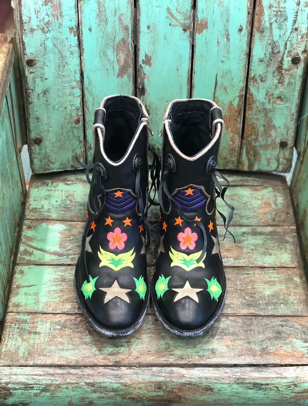 Stivali in pelle nera con stelle colorate - MEXICANA